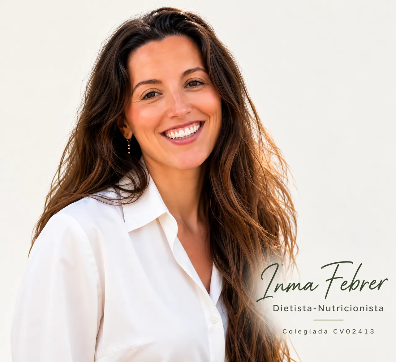 Inma Febrer con camisa blanca; firma, Dietista-Nutricionista y Colegiada CV02413 integradas en la imagen.